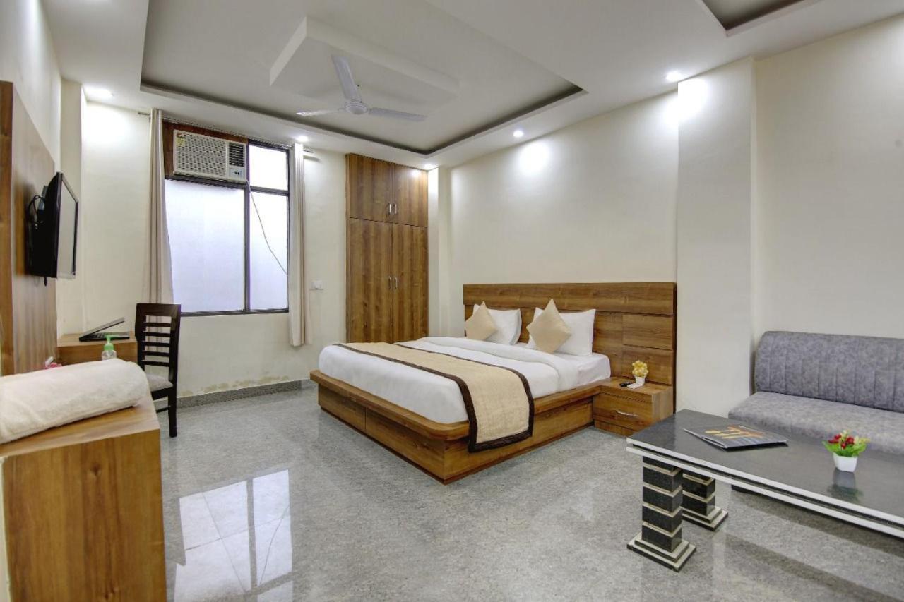 Hotel Premier Noida 135 Εξωτερικό φωτογραφία