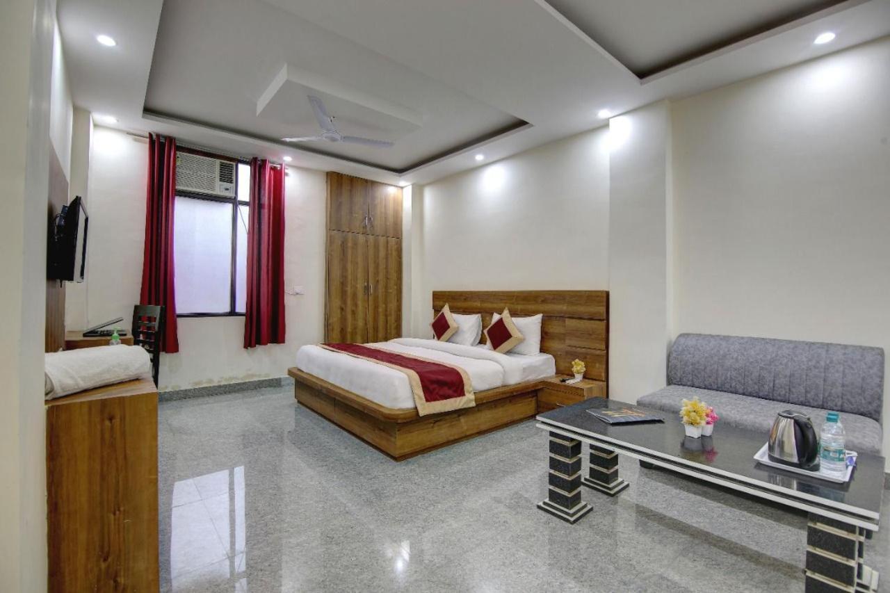 Hotel Premier Noida 135 Εξωτερικό φωτογραφία